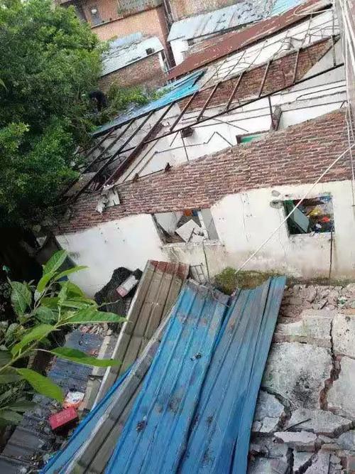 每周必拆,福城拆除违建商铺街,保障治理黑臭水体工程作业面!